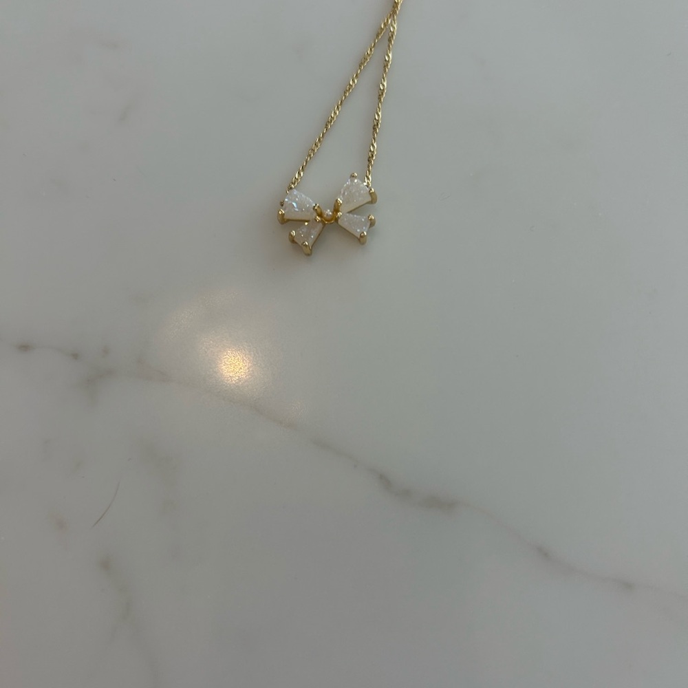 Kendra Scott Elegant Gold Bow Necklace